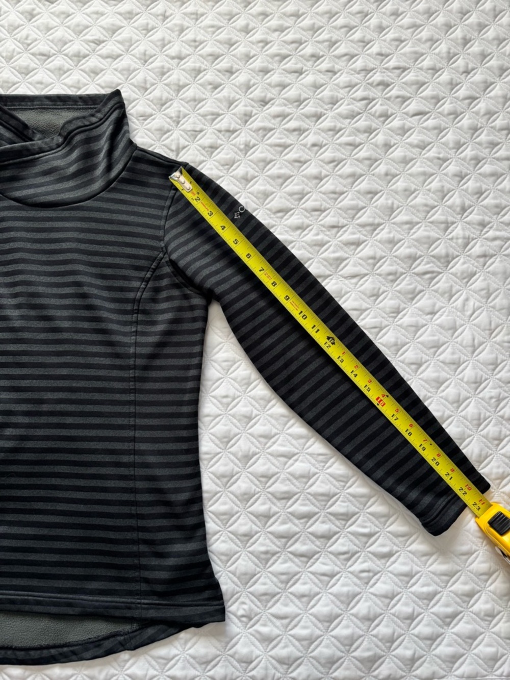Columbia Mountain Run Black Gray Striped Crossover Funnel Neck Fleece Top Size S - Picture 10 of 15